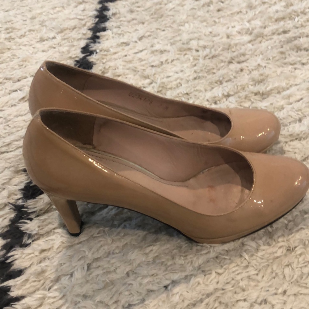 Stuart Weitzman nude patent pump heels size 7.5